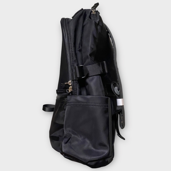 Lululemon New Crew Backpack 22 L with Keychain in Black - OPEN TO GOOD O… - Picture 4 of 12